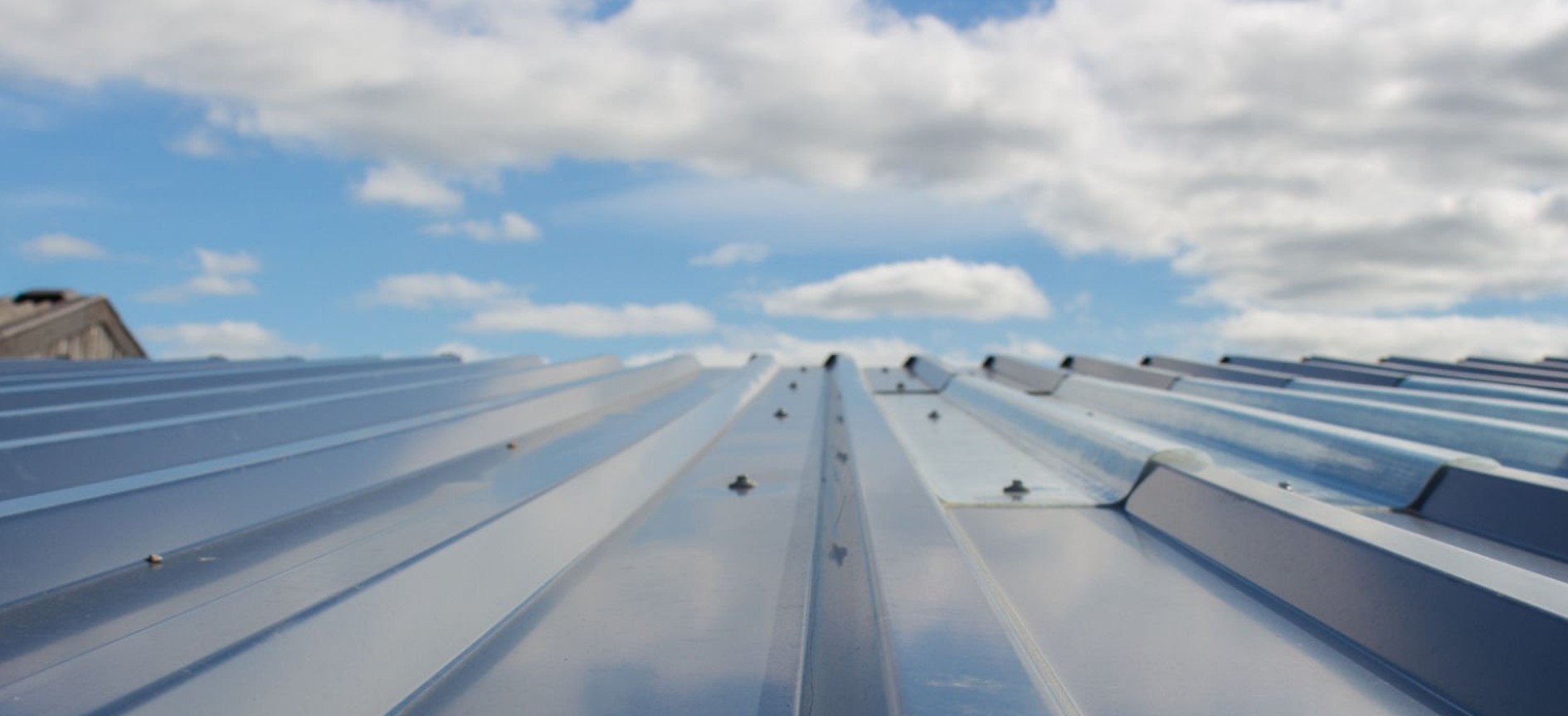 ¿Buscas techos de zinc para tus proyectos? Consulta el catálogo de HOPSA