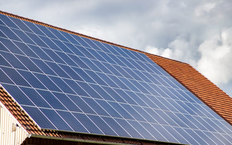 Cómo los paneles solares en Panamá mejoran tu independencia energética