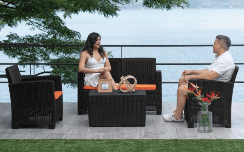 Decoración funcional con muebles de plástico en República Dominicana