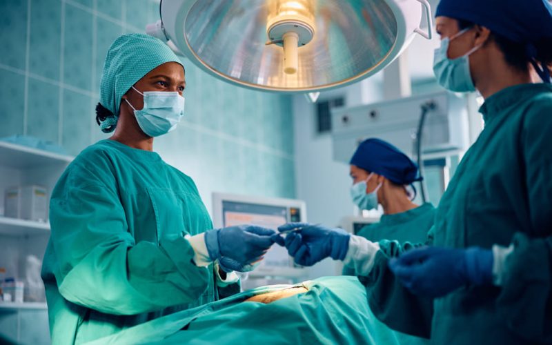 Combofusiv y su impacto en la recuperación postoperatoria en Panamá