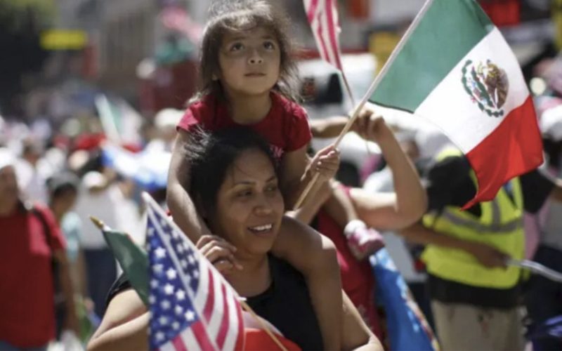 Más estadounidenses que nunca, más latinos que siempre: la diversidad de la inmensa comunidad hispana en EE.UU.